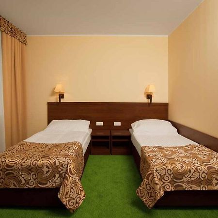 פוזנן Hotel Zielony מראה חיצוני תמונה