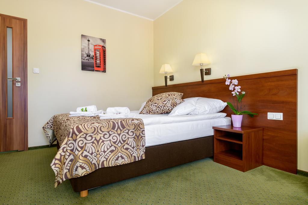 פוזנן Hotel Zielony מראה חיצוני תמונה