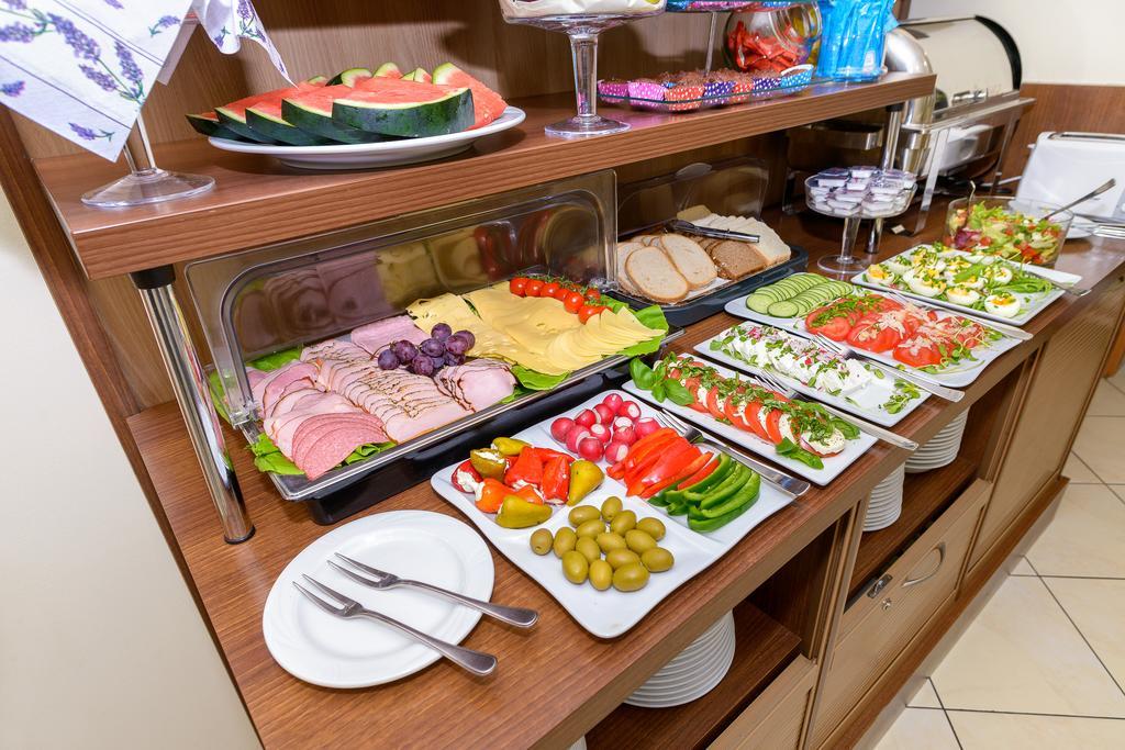 פוזנן Hotel Zielony מראה חיצוני תמונה