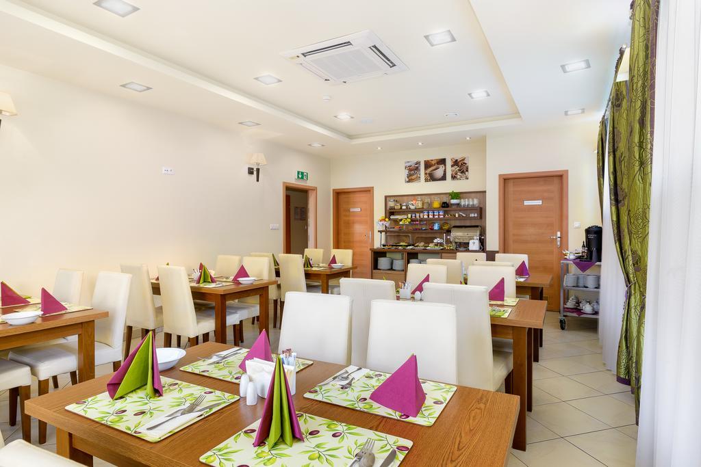 פוזנן Hotel Zielony מראה חיצוני תמונה