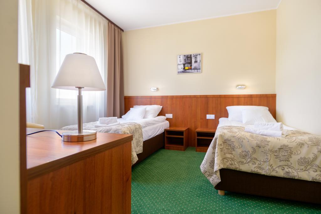 פוזנן Hotel Zielony מראה חיצוני תמונה