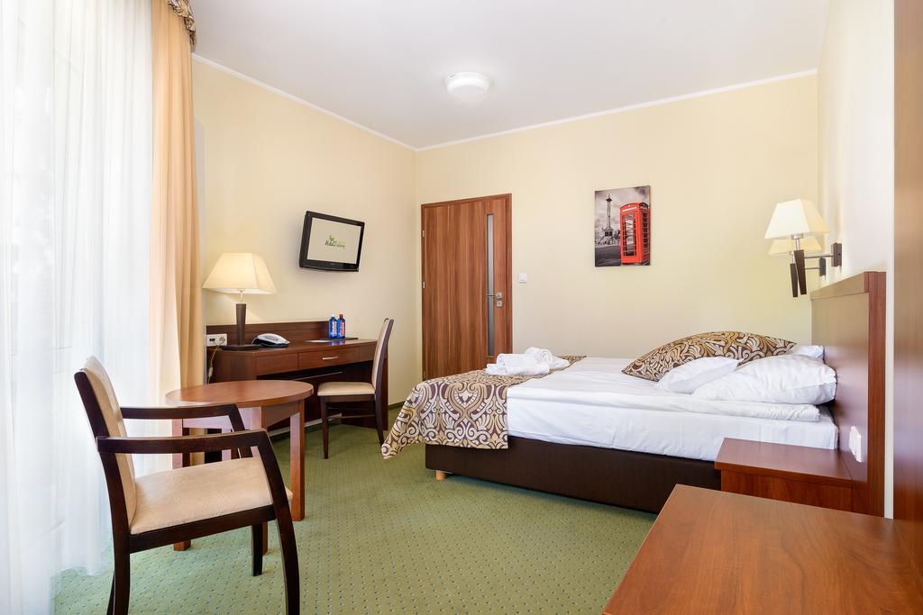 פוזנן Hotel Zielony מראה חיצוני תמונה