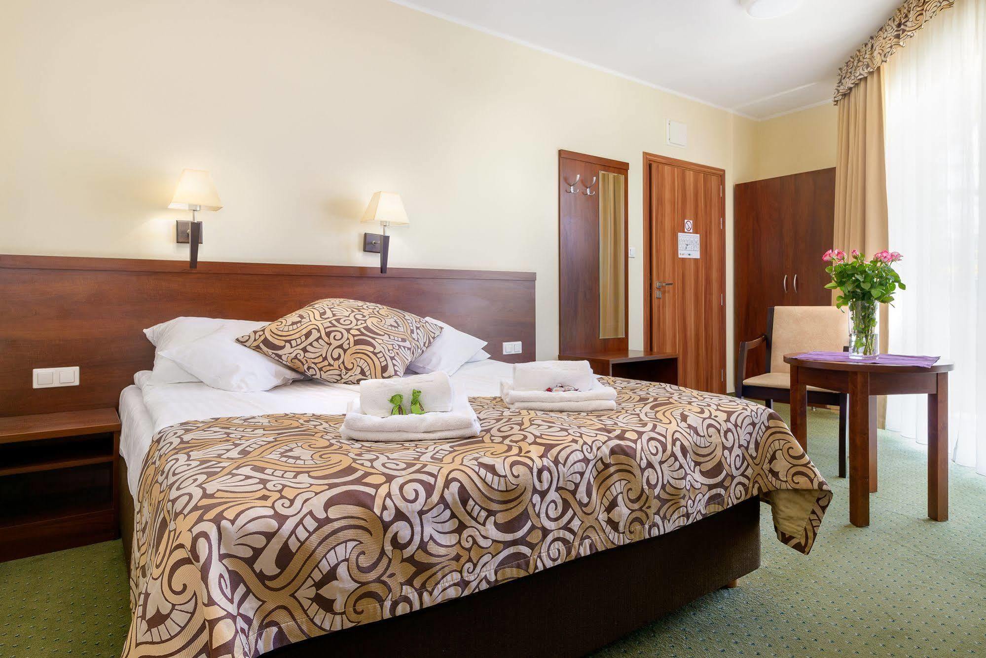 פוזנן Hotel Zielony מראה חיצוני תמונה