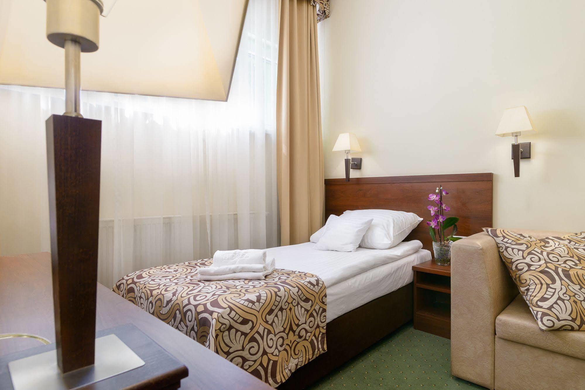 פוזנן Hotel Zielony מראה חיצוני תמונה