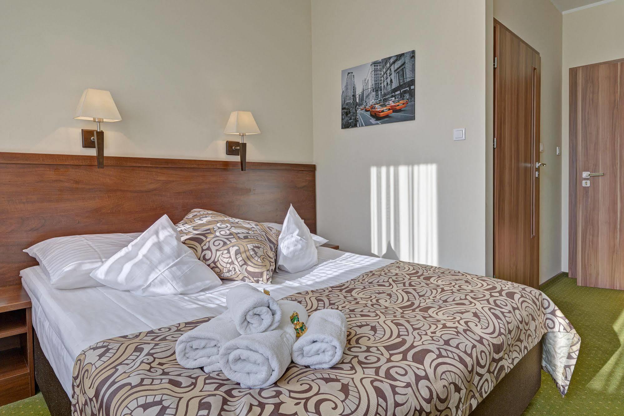 פוזנן Hotel Zielony מראה חיצוני תמונה