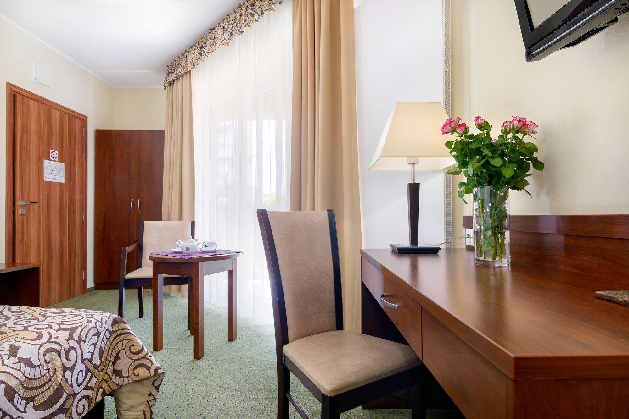 פוזנן Hotel Zielony מראה חיצוני תמונה