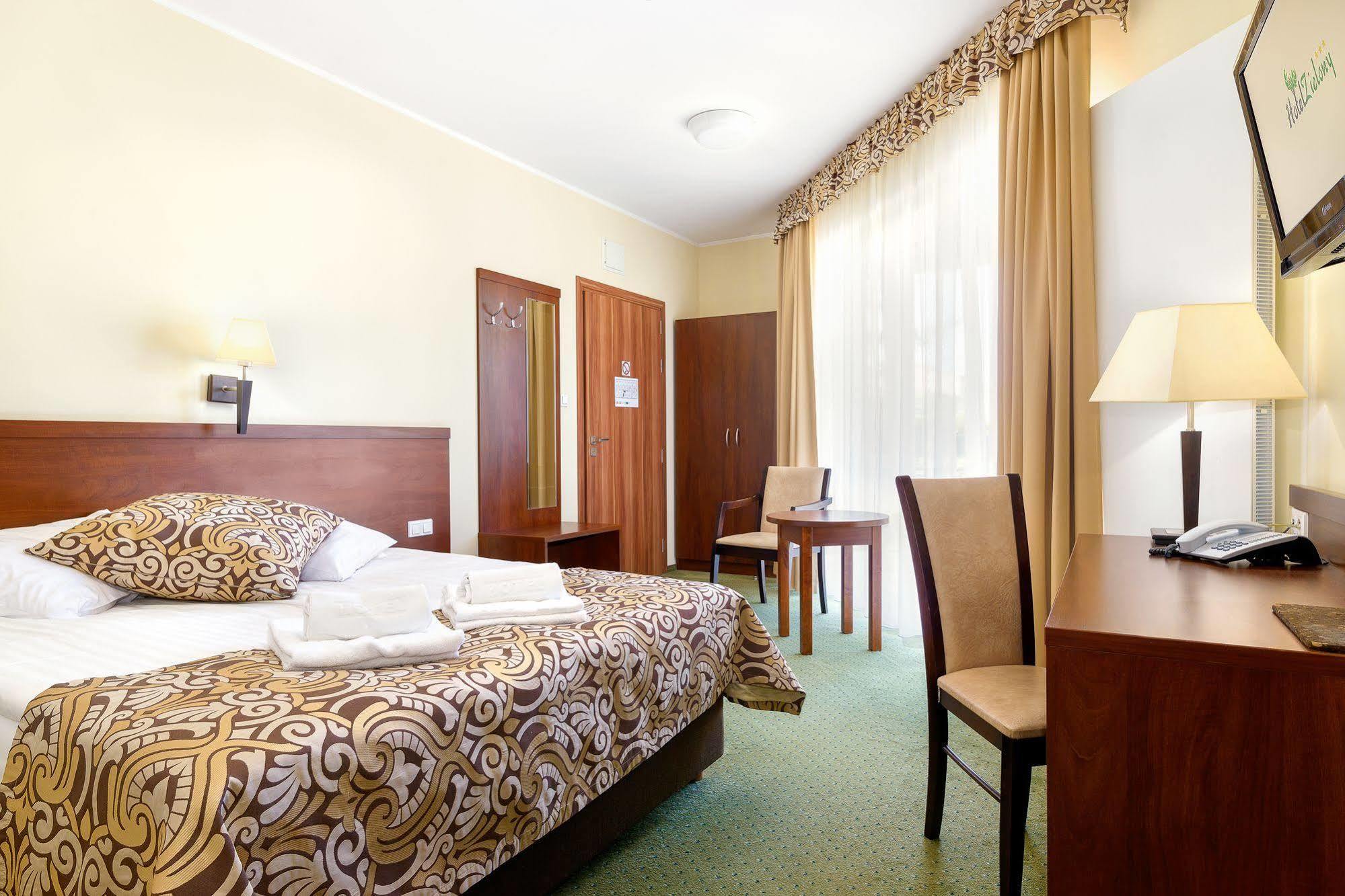 פוזנן Hotel Zielony מראה חיצוני תמונה