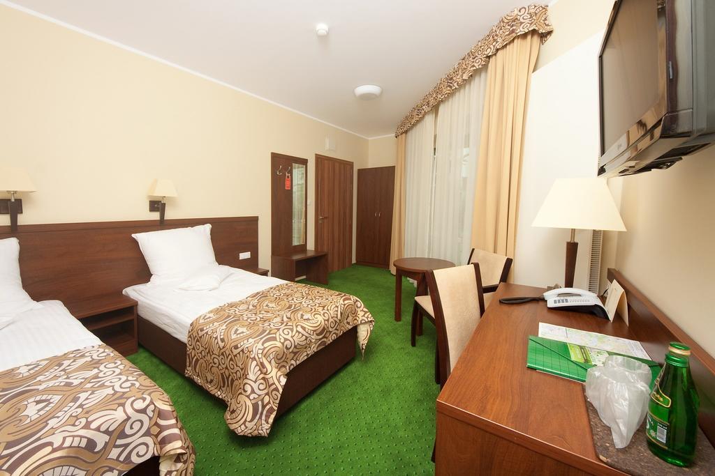 פוזנן Hotel Zielony מראה חיצוני תמונה