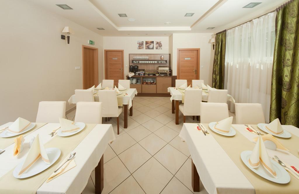 פוזנן Hotel Zielony מראה חיצוני תמונה