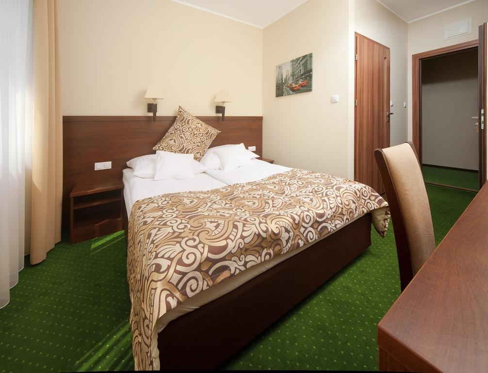 פוזנן Hotel Zielony מראה חיצוני תמונה