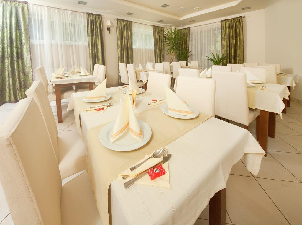 פוזנן Hotel Zielony מראה חיצוני תמונה